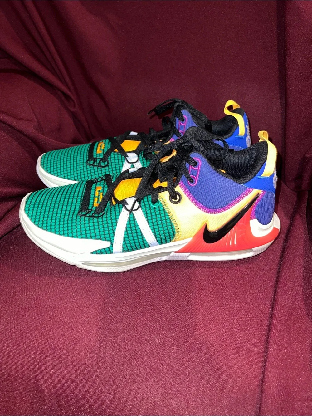 Nike LeBron witness Vll multicolor shoes size 13